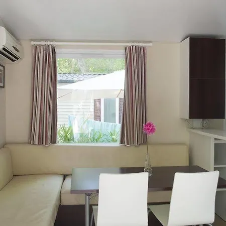 Bj Riviera Holidays - Caravan Park Szálloda *
