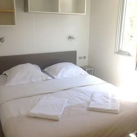 Bj Riviera Holidays - Caravan Park Szálloda Port Grimaud